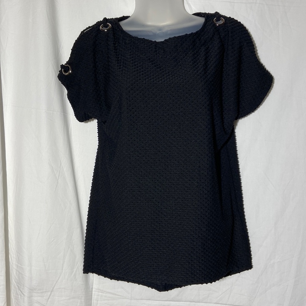 Cable & Gauge Black Top. Size Small. Cold Shoulder Style.